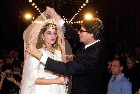 abiti da sposa lisci yves saint laurent|Yves Saint Laurent: 17 wedding dresses da ispirazione .